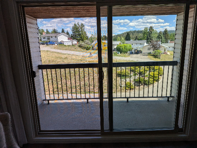 Private balcony no one on either side